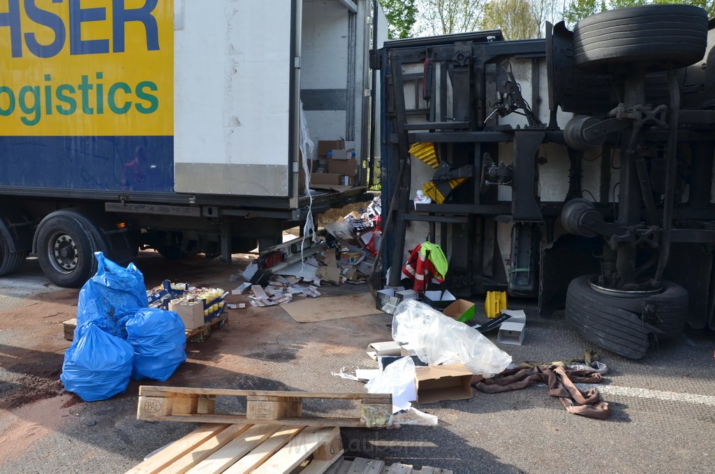 VU LKW umgestuerzt A 3 Rich Oberhausen Hoehe AS Koeln Koenigsforst P214.JPG - Miklos Laubert